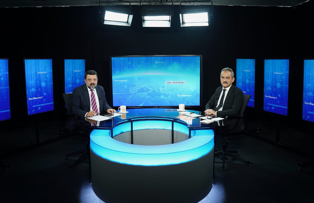 Bakan Özer, 24 TV canlı yayınında eğitim gündemine ilişkin soruları cevaplıyor.