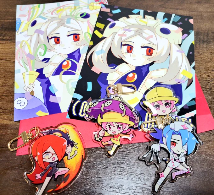 アクリルキーホルダーちゃんと日本にも届いたわ!!!ついでに私が作ったやつと一緒に並べました!!!かわいい!!! 