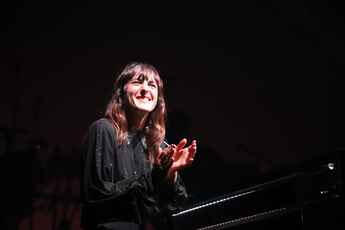 villepoissy's tweet photo. #Concert Pendant plus d’1h30, la scintillante @juliettearmanet a mis le feu au Théâtre de @villepoissy ce mardi 27 septembre à l’occasion du premier concert organisé dans le cadre de L'Estival. Retour en images sur une soirée mémorable ! ✨🎤 https://t.co/ahyruFZ2T1