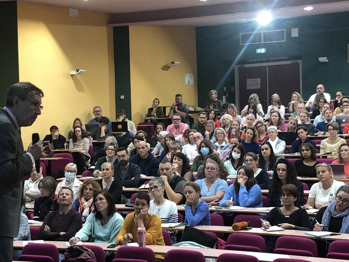 DelphineEc56's tweet photo. Nvlle session de formation à la Méthode de Préoccupation Partagée pour les enseignants et personnels de l’EC56. Pour stopper rapidement une situation de harcèlement.Importance d’avoir un adulte dans l’établissement sur qui compter, qui ne juge pas et qui n’incrimine pas. https://t.co/fV6FLyH7m1