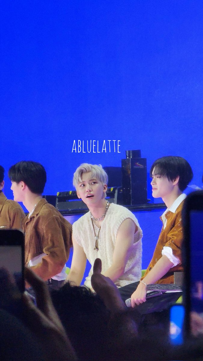 abluelatte's tweet photo. 220928 NCT DREAM ON KWAVE - NANA HUHUHUHU CAKEP BGTTTT😭💙 #NCTDREAMonKWAVE2022 #NCTDREAM #JAEMIN #엔시티드림 #재민 https://t.co/pJvlLLHa40