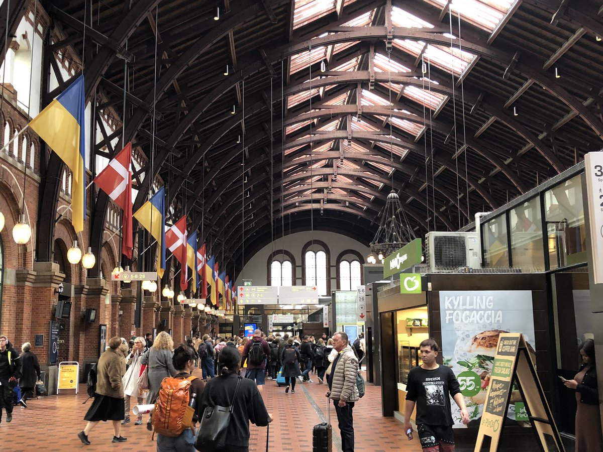 Finishing up some materials for our table top presentation on implementing #socialprescribing for #youth #mentalhealth and then out to explore #Copenhagen <a href="/iaymh/">IAYMH</a> #iaymh2022 

<a href="/EBPUnit/">Evidence Based Practice Unit</a> <a href="/CORCcentral/">Child Outcomes Research Consortium (CORC)</a> @AFNCCF <a href="/UCL_BSH/">Behavioural Science & Health UCL</a> <a href="/ArtsHealthCC/">ArtsHealthCC</a> <a href="/UCL_IEHC/">UCL IEHC</a> <a href="/NASPTweets/">The National Academy for Social Prescribing</a>