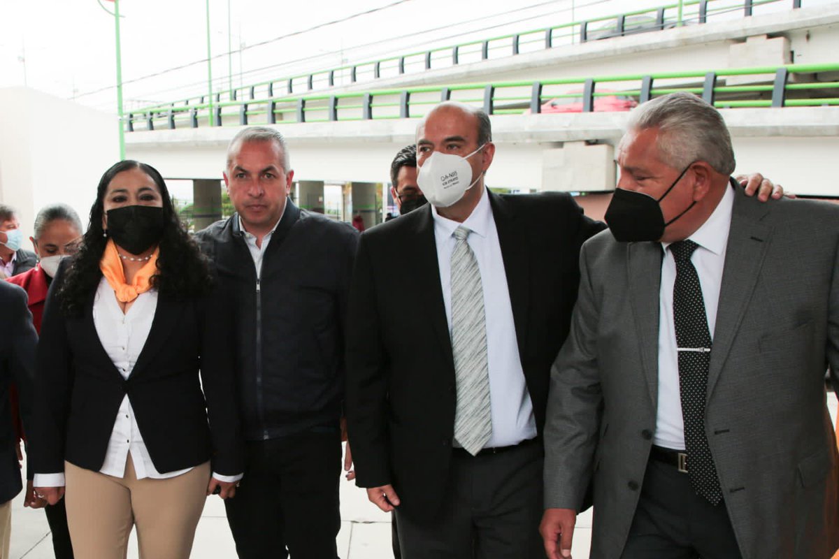 natycastrejonv's tweet image. Esta mañana junto al presidente municipal de #Pachuca, @sergiobanosr visitamos la Técnica 40 como parte del programa “De ruta por Pachuca” que acerca a nuestros estudiantes actividades informativas, culturales y deportivas. 
#PrimeroElPueblo 
#PrimeroLaEducación #NatyCastrejón