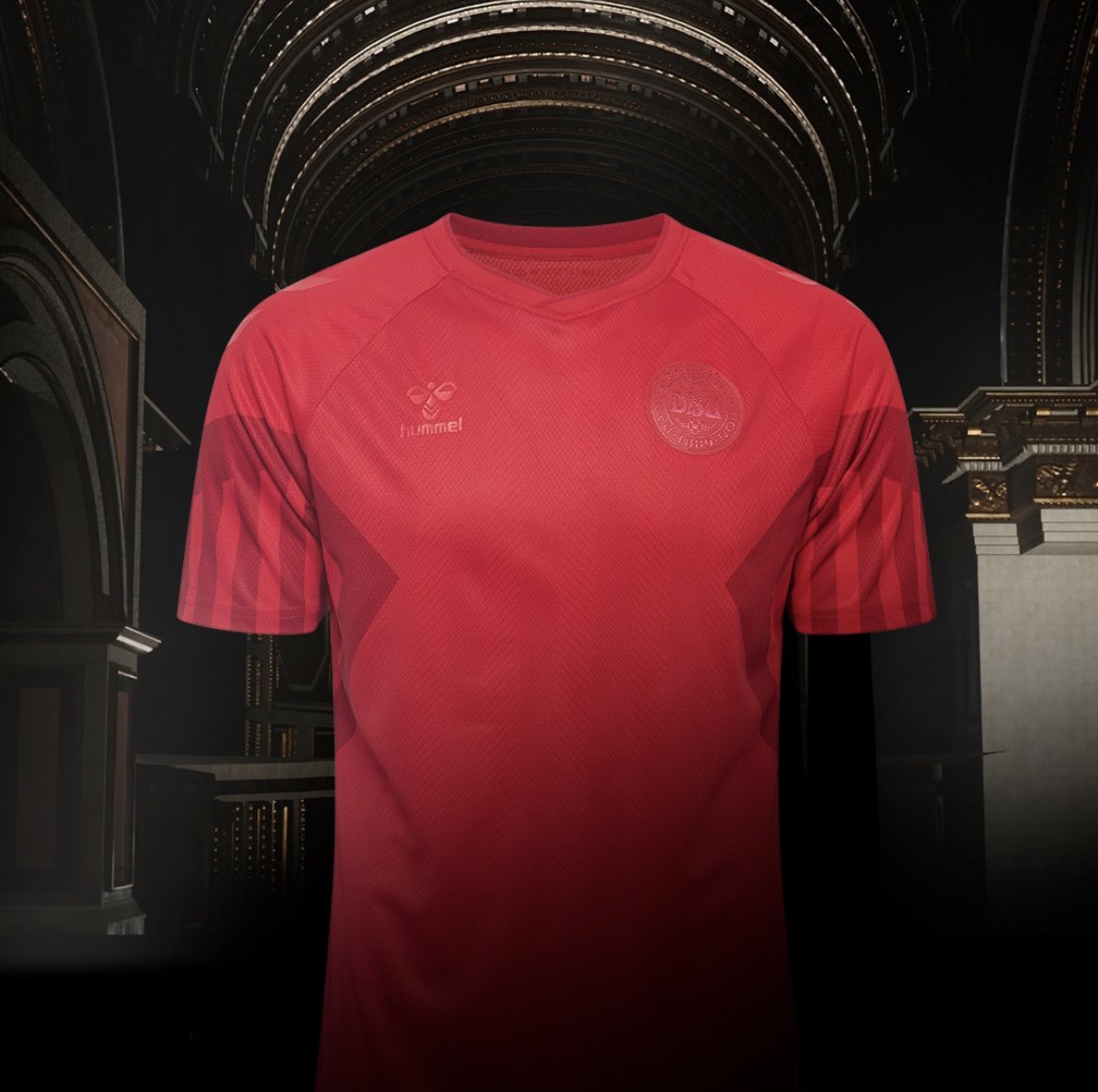 Camisas da Dinamarca para a Copa do Mundo 2022 são feitas como um protesto contra o Catar. A ideia foi que as camisas ficassem sem detalhes visíveis, para que a Seleção Dinamarquesa não tenha sua imagem atrelada a um torneio que custou milhares de vidas.