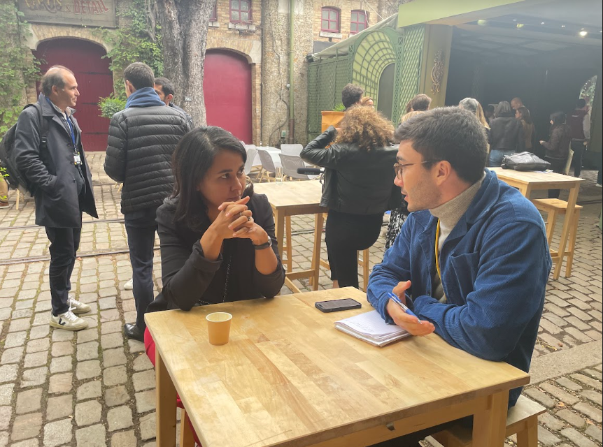 Euractiv_FR's tweet photo. "Notre objectif est que la #technologie soit au service du social et de l’environnement" - @mayanoel, directrice de @FRdigitale a été interviewé par notre journaliste @Theo_BGonse aujourd'hui à l'occasion du #FFDAY, au Musée des arts forains. 

Article à retrouver prochainement. https://t.co/BRsIp65JcJ