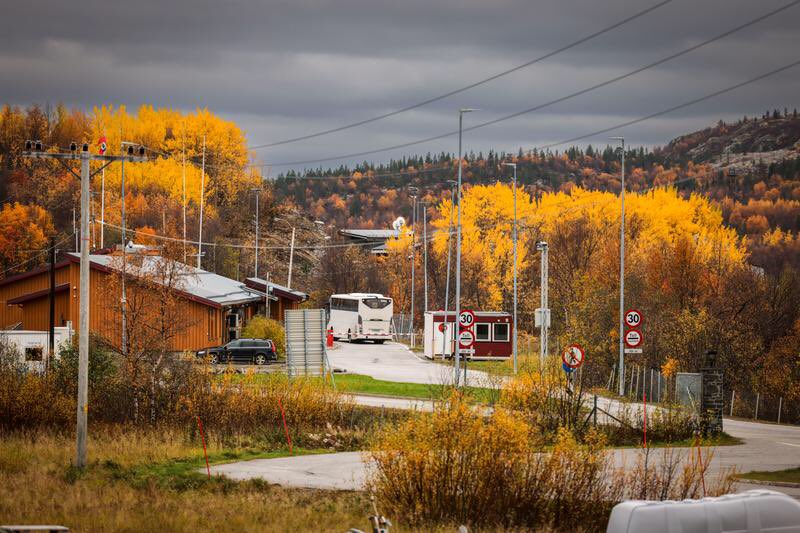 visegrad24's tweet photo. BREAKING:

Norway reports that Russians have stopped arriving to the border crossing between Norway &amp; Russia.

Normally, 400-500 Russians arrive per day. 

The Norwegians believe it could be a sign that Russia is about to close its borders to stop men from fleeing mobilization. https://t.co/COx9HiuTNs