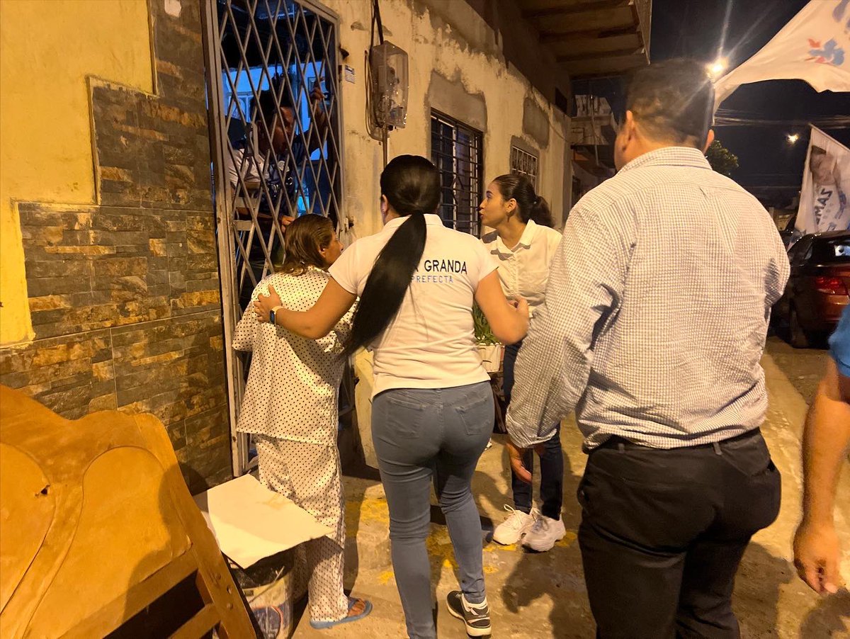 JohanaGranda84's tweet photo. Caminata #juntosharemoshistoria
De la mano de los Orenses @cavozambrano será #elprefectodecorrea #rc5 #plan77 https://t.co/rtRyGavSUm