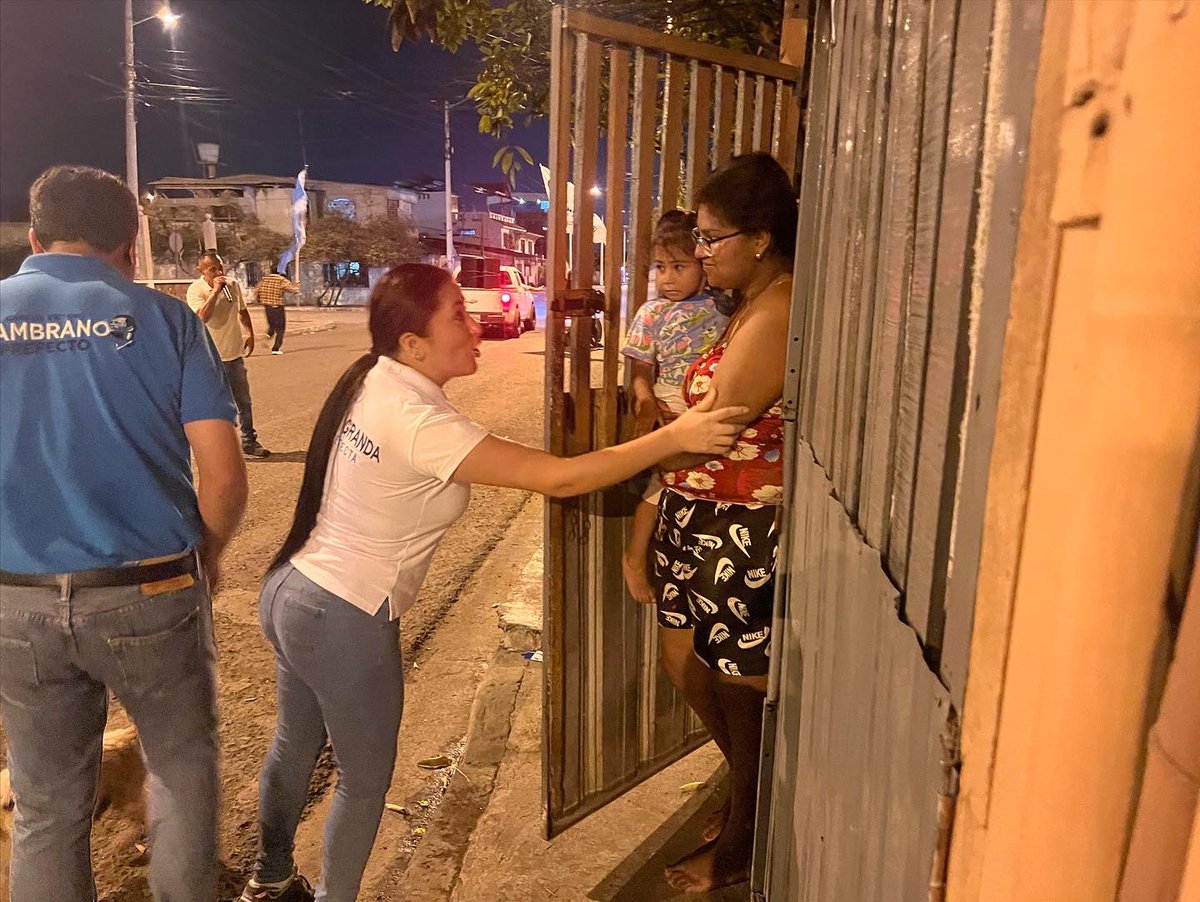 JohanaGranda84's tweet photo. Caminata #juntosharemoshistoria
De la mano de los Orenses @cavozambrano será #elprefectodecorrea #rc5 #plan77 https://t.co/rtRyGavSUm