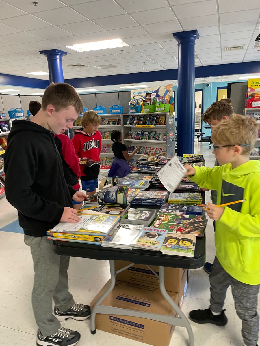 ShermanSchoolCT's tweet photo. The Scholastic Book Fair is happening daily through September 30th! https://t.co/qDYU8oVI5M