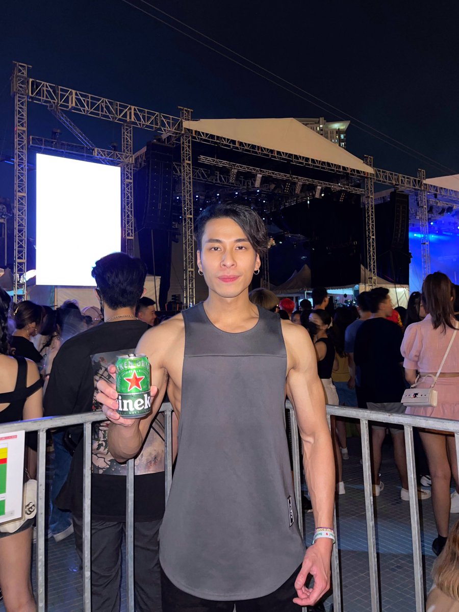 kryzchanwy's tweet photo. Good Vibes Weekender 2022 🇲🇾
Thank amazing performance by @JacksonWang852 

#GVW2022 #HeinekenMY #GoodVibesWeekender #GoodVibesWeekender2022 #JacksonWang #SunwayLagoon https://t.co/XFELurOrwQ