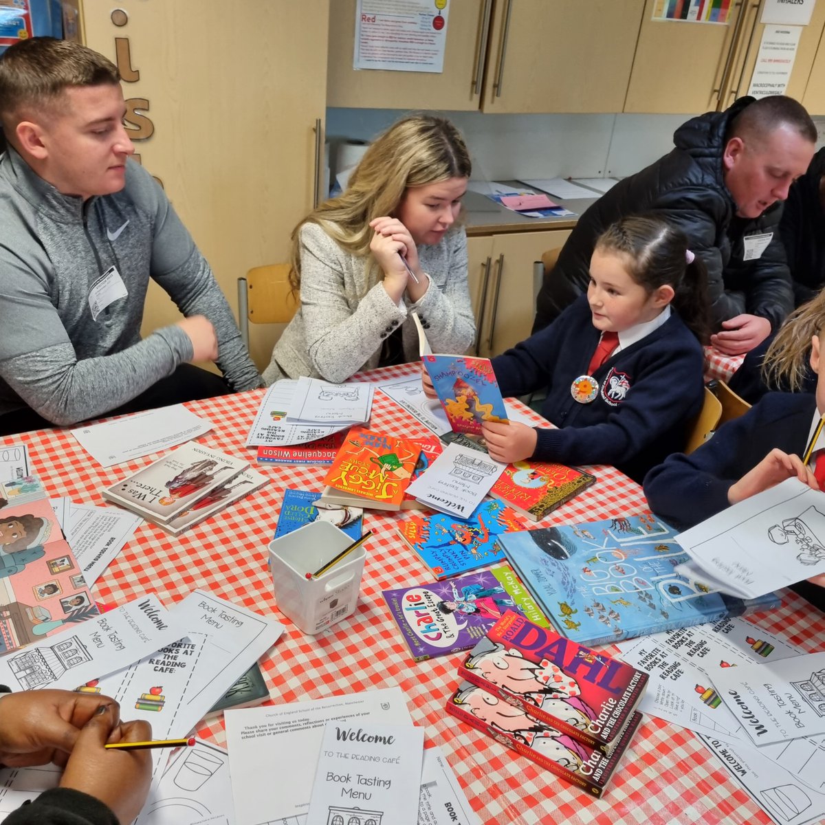 CEResurrection's tweet photo. Our first Reading family time in Year 4 was a roaring success. Thank you to all our parents for joining us and celebrating reading for pleasure with your children.
#readingforpleasure #familytime #readinggems https://t.co/I4402cEMgg