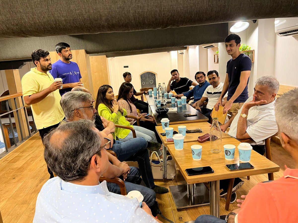 Sanket_CMT's tweet photo. Our 1st Traders meet😍... Had Q&amp;A + Networking sessions for students along with some quizzes, games &amp; fun!
#Traders  #technicalanaysis #Meetups  #nseindia #BSE  #learning  #Mumbai #charts #sensibletraders #trading https://t.co/IR6LZ2MIWy