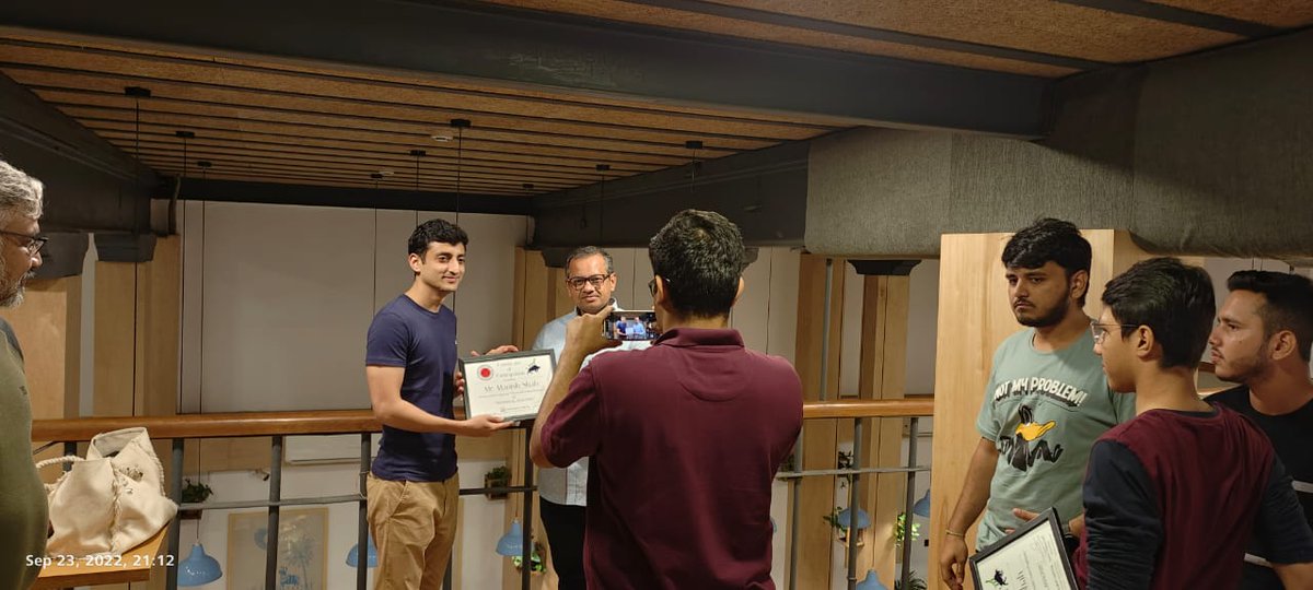 Sanket_CMT's tweet photo. Our 1st Traders meet😍... Had Q&amp;A + Networking sessions for students along with some quizzes, games &amp; fun!
#Traders  #technicalanaysis #Meetups  #nseindia #BSE  #learning  #Mumbai #charts #sensibletraders #trading https://t.co/IR6LZ2MIWy