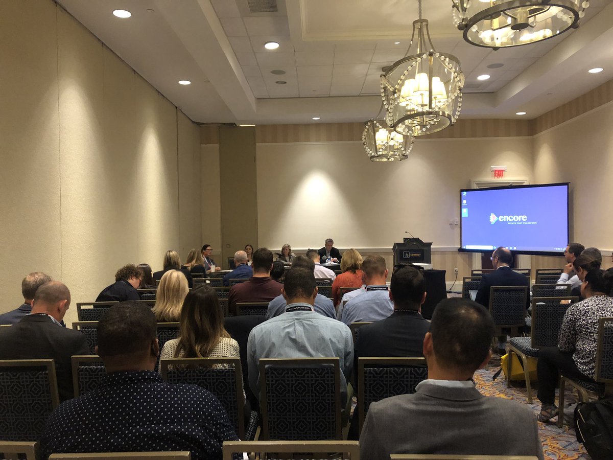 Day 2 @ Smart Cities Connect in DC! Hanging out talking about the value of partnerships in Innovation Zones in Arlington @smartcityc <a href="/US_Ignite/">US Ignite</a>