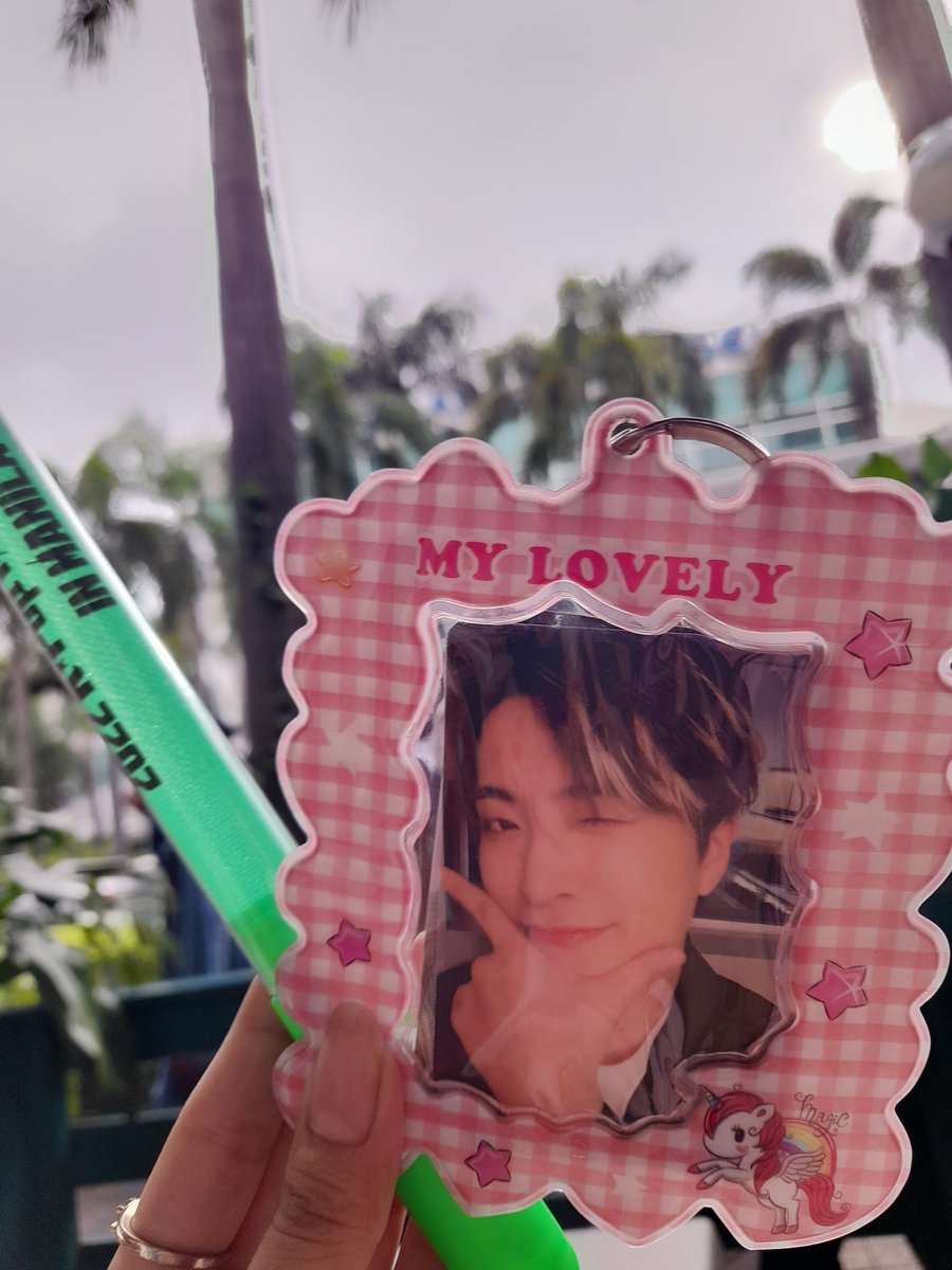 fendiseuni's tweet photo. [late post]

#KpopMasterz2inManila2022 ♡ @FENDISEUNI met @GOTYJ_Ars_Vita for the second time 💚

Finally got a chance to meet Youngjae again and got to witness him perfom my favorite songs live 😭💚 Walang magmomove on! 

#J_Meets_Youngjae 💚 https://t.co/EphcUzDLpI