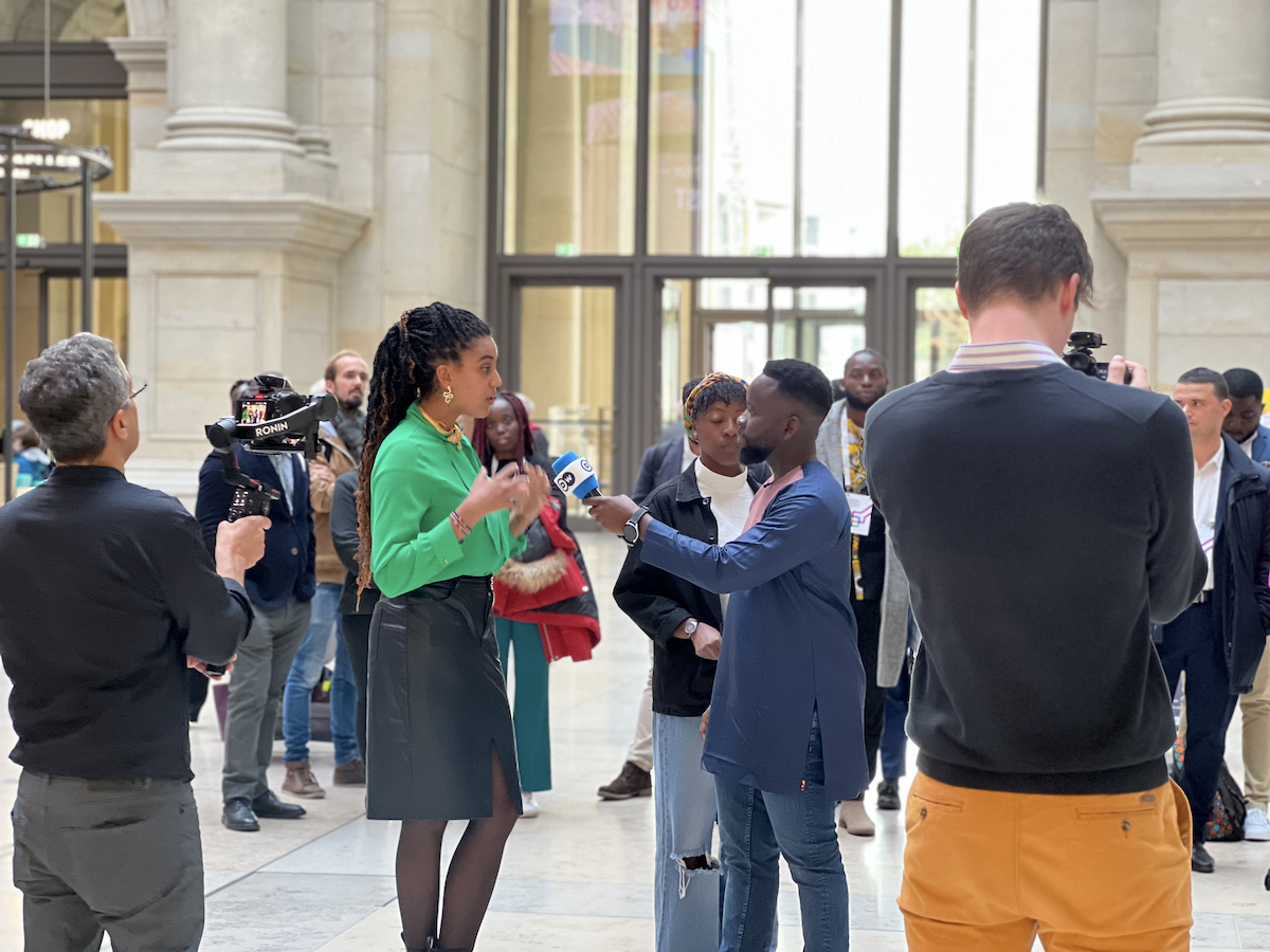 Land_of_Ideas's tweet photo. Creating awareness for African-German #leadership topics is one goal of the #AGYLE programme. Shooting a 'street debate' with our young leaders for @DeutscheWelle's successful #77Percent magazine today was a great opportunity! #AGYLEBerlinWeek @humboldtforum @AgenturWirtEnt https://t.co/oNZH963Ntv