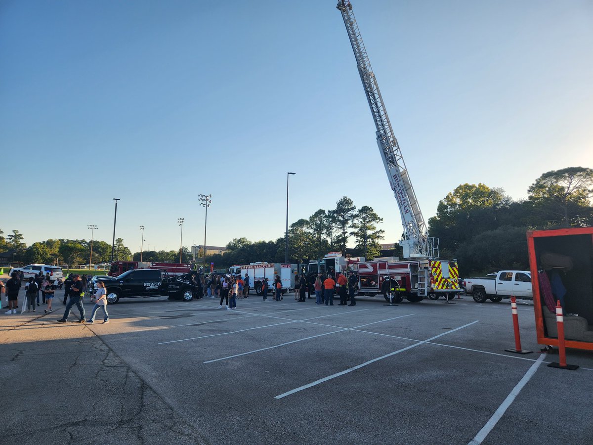 DrDrewAtSHSU's tweet photo. We had a great time at the annual Bearkat Safety Bash last night! Such an important event as the semester starts to pick up speed. Thanks to Sergeant Jeff Butterworth and @SHSUPD for hosting this important event. The Jr. Interim Vice President definitely approved! https://t.co/KfFXThLs2s