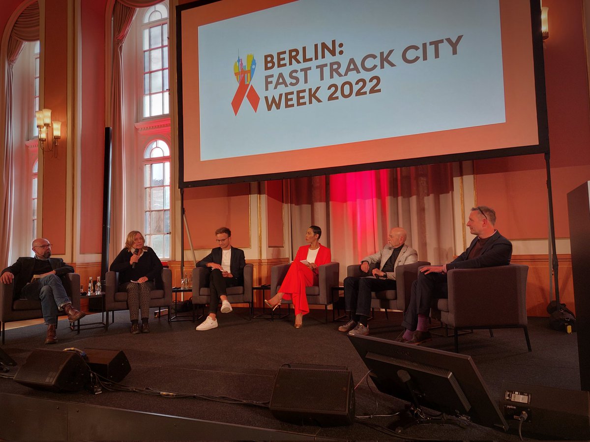 CathPieroth's tweet photo. Ich freue mich heute @RotesRathaus darüber zu sprechen, wie wir Prävention, Entstigmatisierung & Versorgung Nicht-Versicherter stärken, um unser Ziel #FastTrackCity #EndAids bis 2030 zu erfüllen! Tolle Moderation @TheMandengThang @CheckpointBln @SenWGPG @Paritaet https://t.co/CGJvhpkDjc
