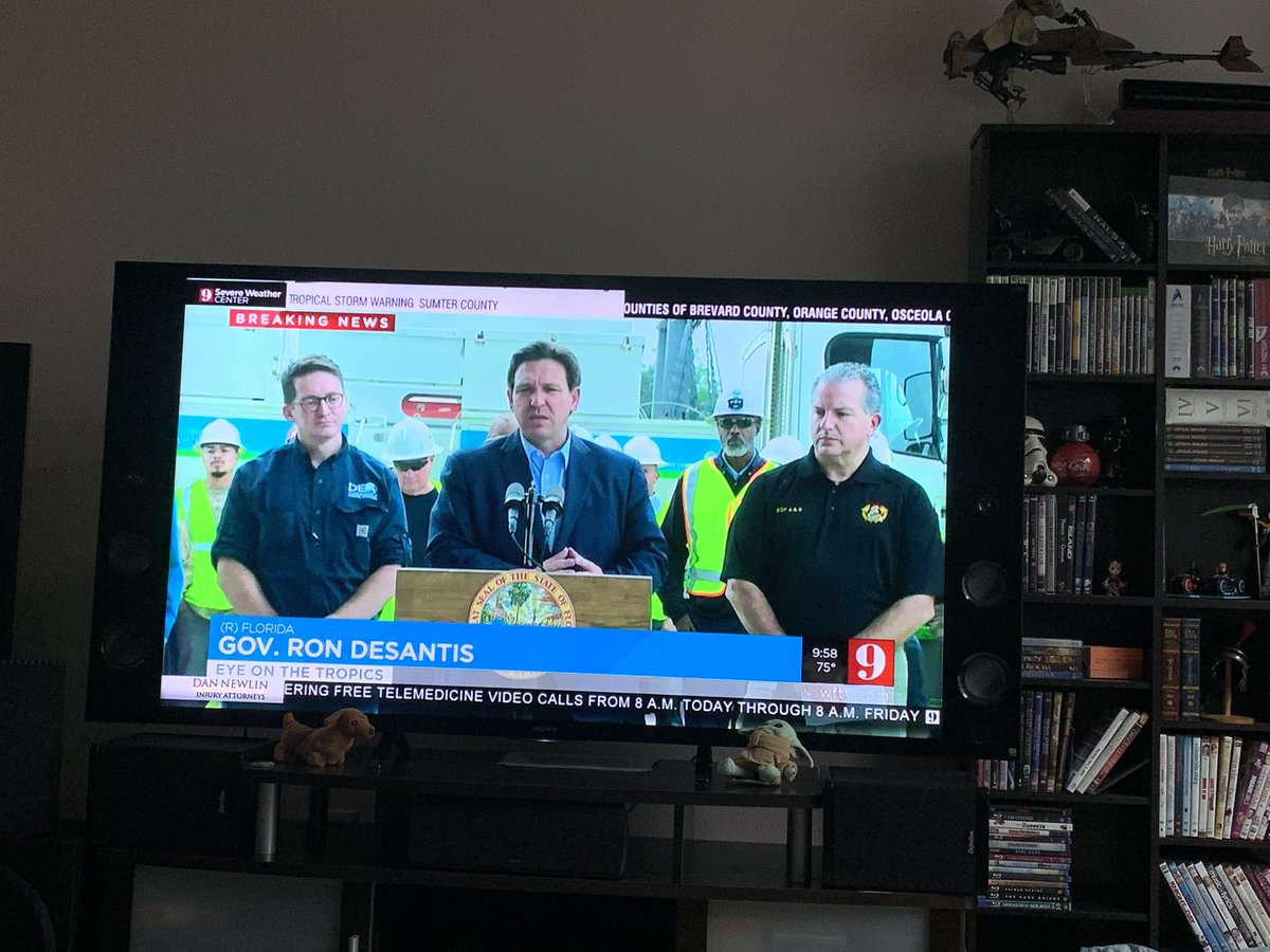 VickiG418's tweet photo. @GovRonDeSantis where’s the interpreter for this one? (Thank you that u had them with the previous press conferences though.) https://t.co/v1g6y4pEB9