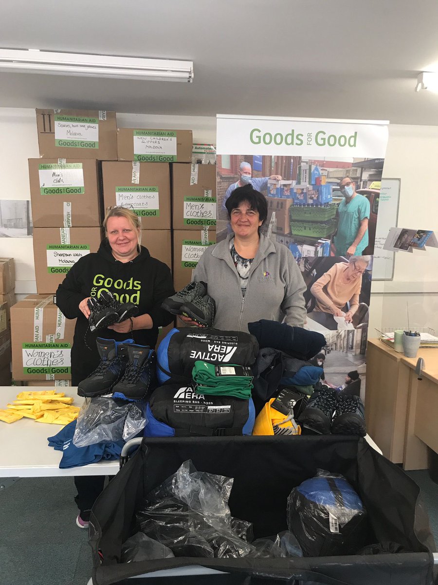 GOODSFORGOODuk's tweet photo. Help & Hope for the homeless popped in to collect sleeping bags for the homeless. They collected sleeping bags,new mens shoes, socks, scarfs & hats, good warm 2nd hand jumpers and hoodies & hand wipes. #WinterSOS โ๏ธ https://t.co/p1Peamr7PB