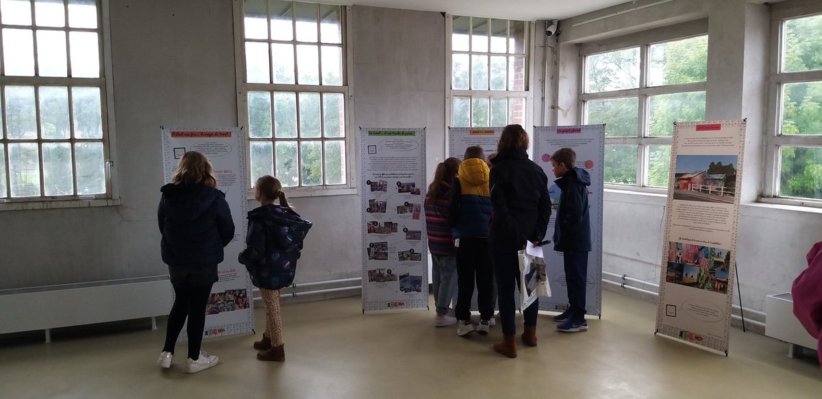 ecole_rai's tweet photo. Cette semaine, l'école de Rai se rend à la manufacture Bohin pour visiter l'exposition "Jardin Magique", en référence au jardin de Giverny de Claude Monet. Une approche culturelle de notre thème annuel "Vivre en Normandie" https://t.co/r2ymDI189d