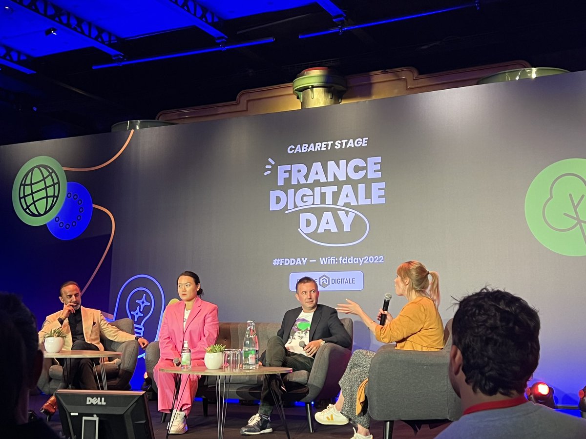 “The workforce revolution is now translating into the workplace revolution. Be an hybrid workforce means flexibility, well being and engagement”. <a href="/SamitChopra/">Samit Chopra</a> from <a href="/WeWork/">WeWork</a> #fdday