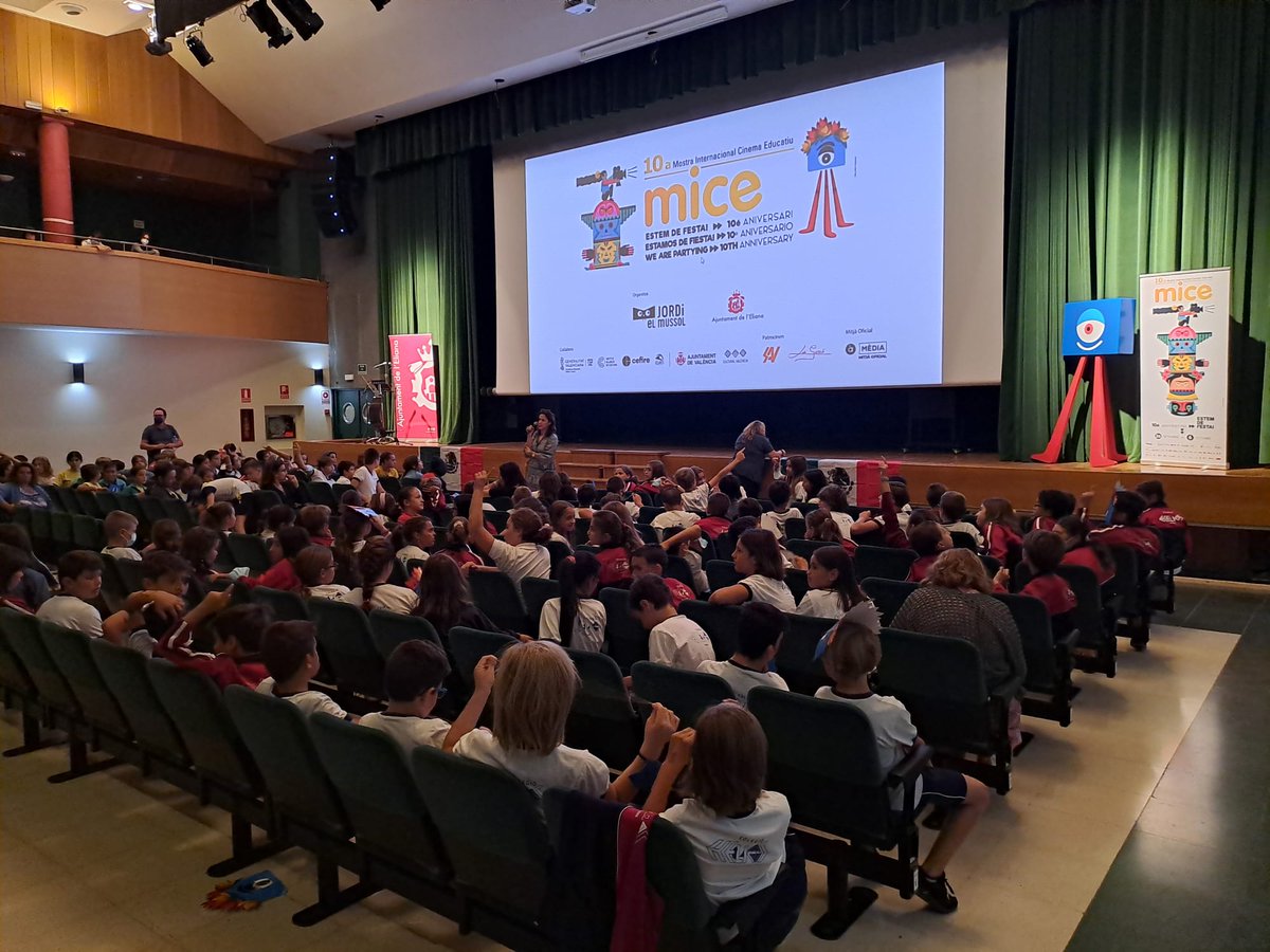 Colegio_Helios's tweet photo. 10ª edición de @micefestival (Festival Internacional de Cine Educativo) en L’Eliana. 🎦 El alumnado de 5° y 6° de los centros de l'Eliana ha asistido hoy a la proyección de “Corazón de Mezquide”,🎬Ana Laura Calderón.🇲🇽
#leliana #MICE10
#TempusHelios es hoy tiempo de #cine https://t.co/xlYOf56tkg
