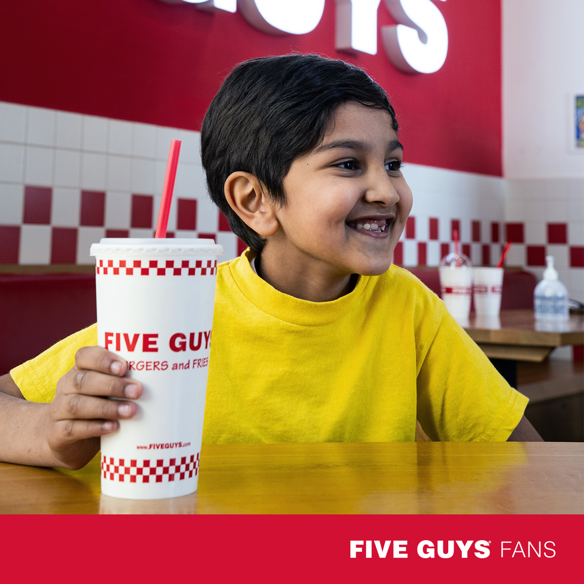 🥤🥤🥤 ربما وجدنا للتو أسعد طفل في العالم هنا 

We may just have found the happiest kid in the world right here 🥤🥤🥤
________
#fiveguys #fiveguysqatar #fiveguysfans #5guys #fiveguysburgers #fiveguysburgersandfries #doha #qatar #dohaqatar
