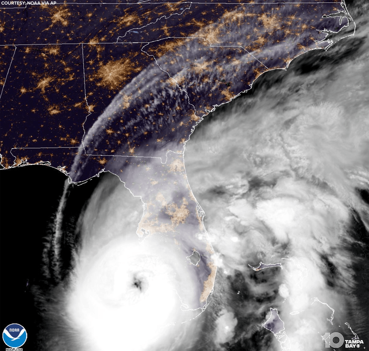 10TampaBay's tweet photo. EYE ON IAN 🌀 The latest photos from the NOAA and NASA show stunning satellite views of Hurricane Ian nearing Florida. https://t.co/rQxBm9pXa1