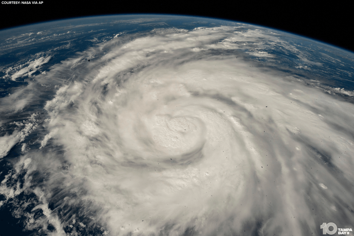 10TampaBay's tweet photo. EYE ON IAN 🌀 The latest photos from the NOAA and NASA show stunning satellite views of Hurricane Ian nearing Florida. https://t.co/rQxBm9pXa1