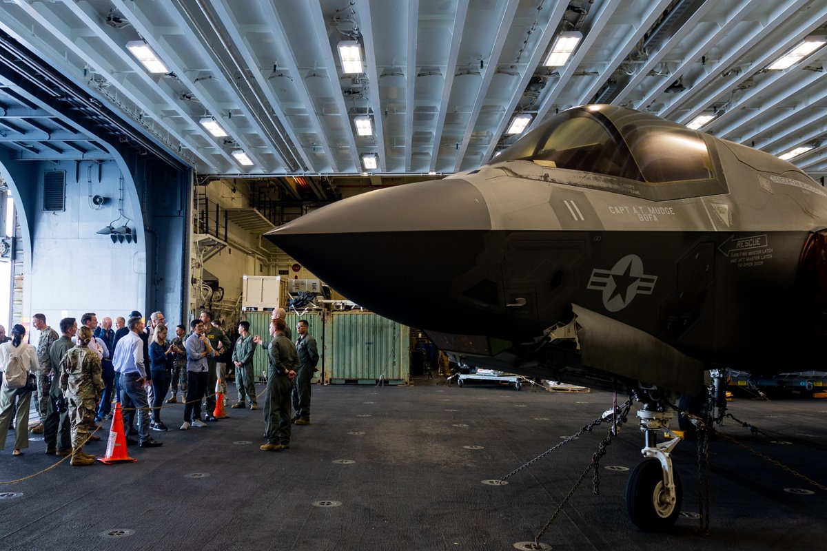 Up close and personal 👀

Recently, distinguished visitors from Singapore 🇸🇬 visited the #USSTripoli and witnessed the capabilities of the Amphibious Ready Group and the F-35B in person.

#F35Unites