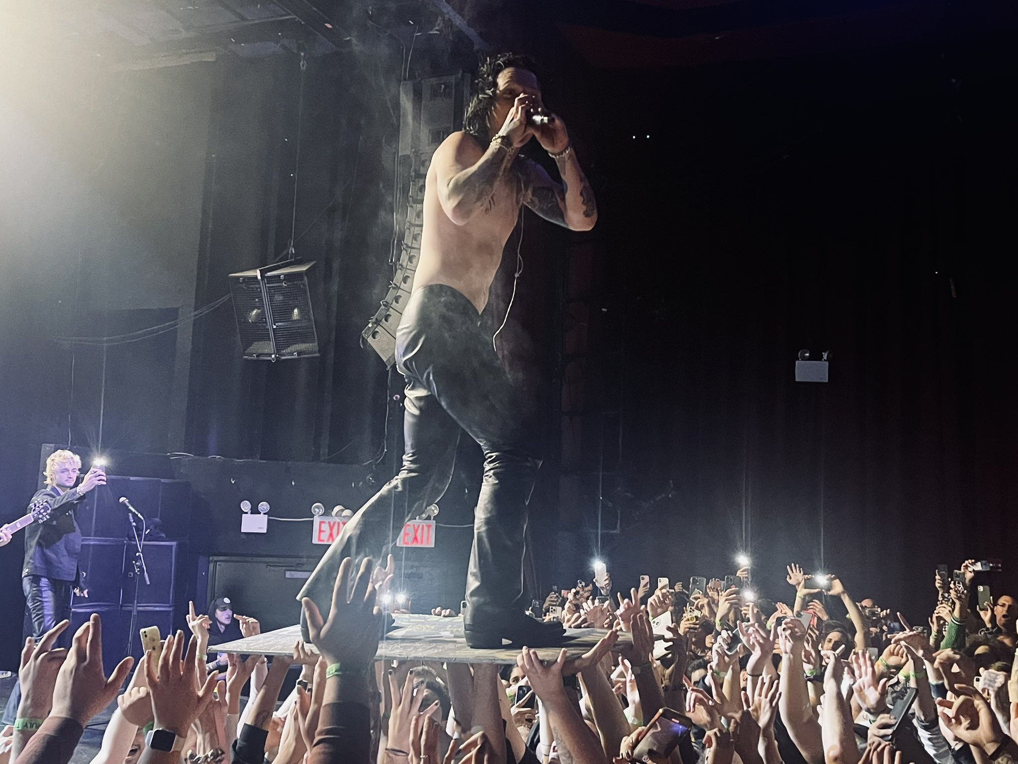 3 pic. @suecothechild fucking killed it @ gramercy theater in NY 🔥 https://t.co/cTdv38ezM5