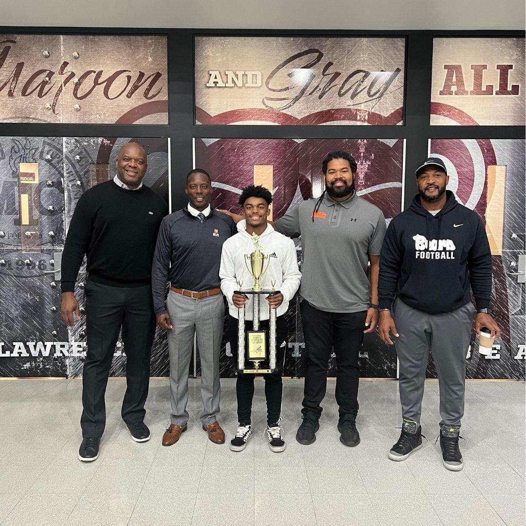 Ahmaad Duff has been selected as the Week 6 Central Indiana High School Player of the Week by the National Football League Players Association (NFLPA). Thank you @NFLPAfmrplayers <a href="/momsinthezone/">Moms In The Zone</a> @ascend_nfl and InnoPower @lchsathletics @lcmarketingteam <a href="/ltgoodnews/">LT Schools</a> @lchsbears