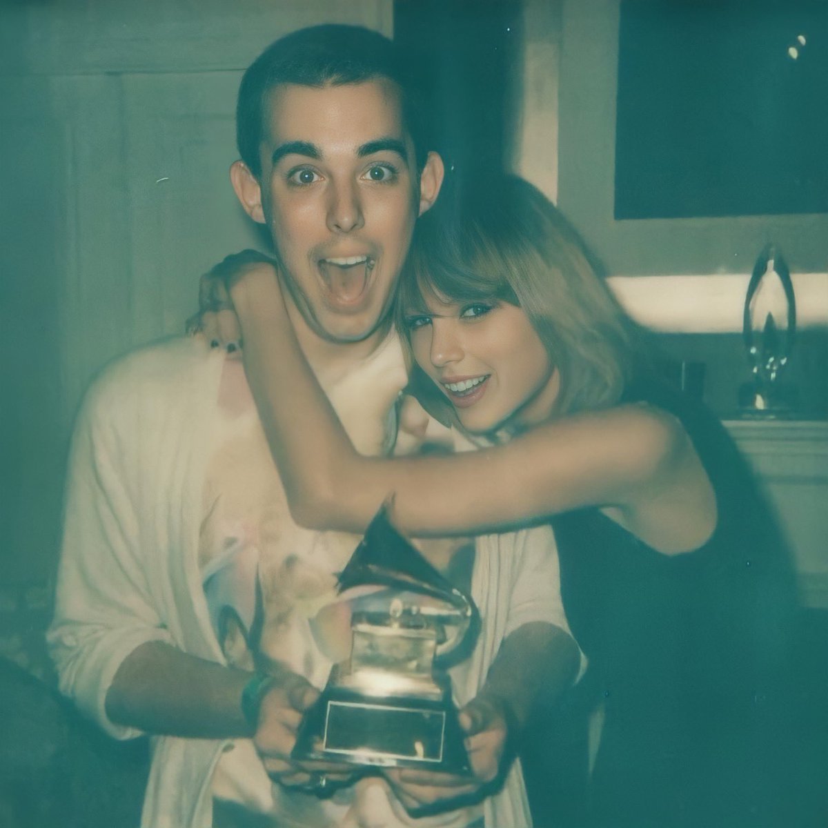 thedailyev's tweet photo. 8 years ago 🥲 thanks @taylorswift13 for hosting and inviting me to the best album listening party ever thrown, ily literally forever https://t.co/riG2LRwXav