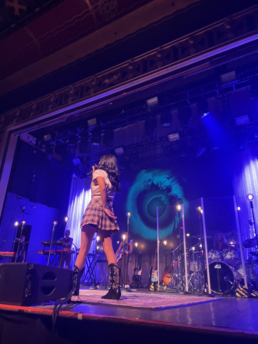 crispymaynard's tweet photo. Post concert depression hittin hard! To be able to hear these beautifully written songs performed live. SHEESH what a voice 🥵🤪. Soooo talented Fr. The NYC show was lit. Thank you @nikizefanya  🙏🏼🗽 #NikiZefanya https://t.co/JGOnuYY4kE