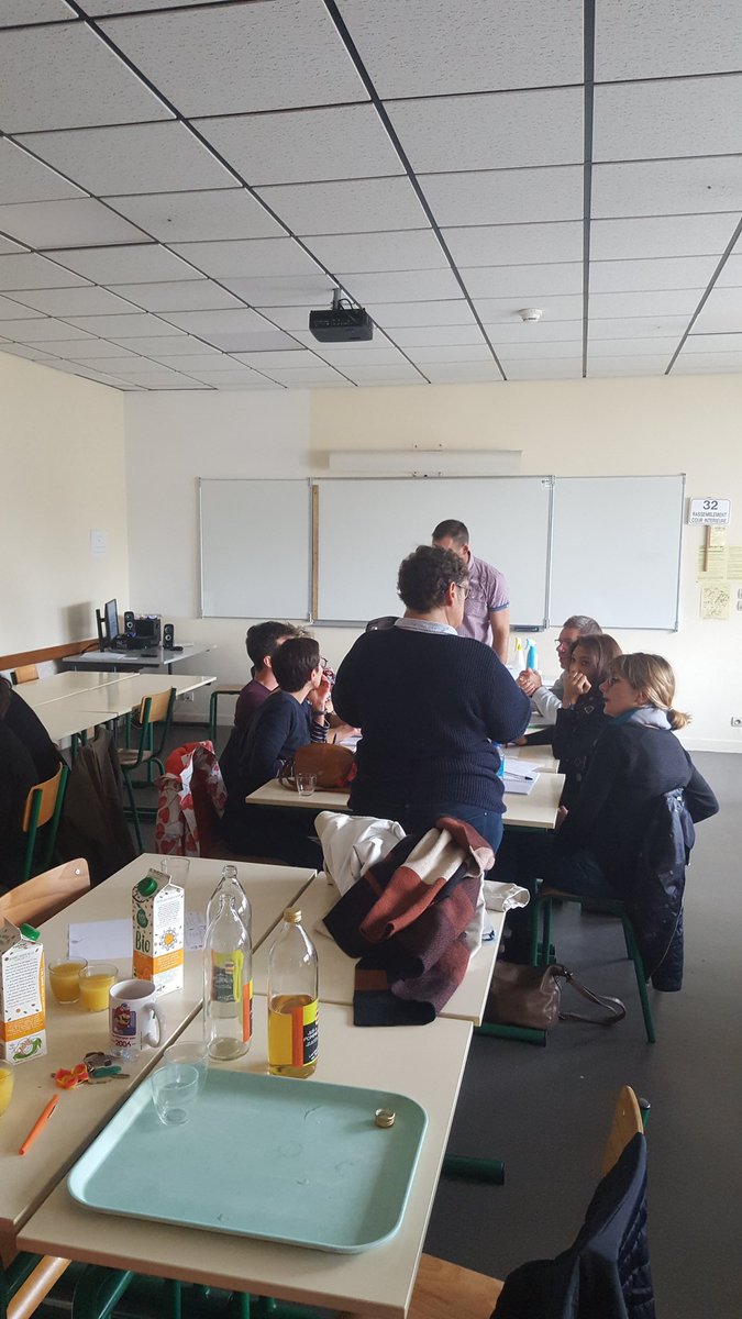GSVBressuire's tweet photo. Formation des 140 enseignants: labels #E3D, #euroscol, #egalitefillesgarcons, évaluation par #compétences, #valeursdelarepublique, #autoevaluation. Merci aux formateurs et aux enseignants https://t.co/rqRoowZOGE