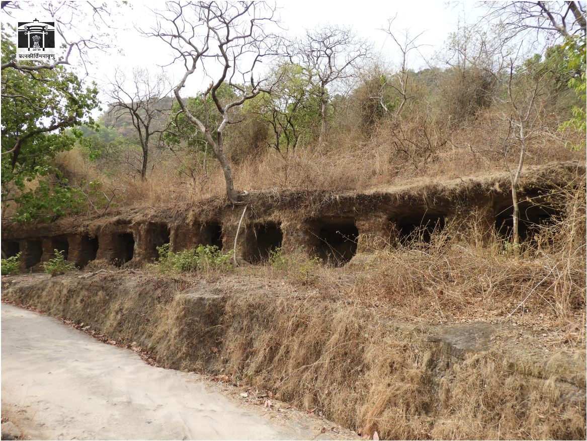 ASIGoI's tweet image. In Bandhavgarh Forest Reserve, remarkable archaeological remains unraveled by @ASIGoI. In an exploration 26 temples, 26 caves, 2 monasteries, 2 votive stupas, 24 inscriptions, 46 sculptures, other scattered remains &amp;amp; 19 water structure are recorded. (1/3)