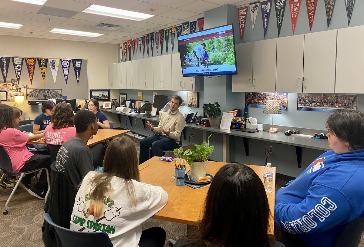 BattleGuidance's tweet photo. Thanks @MissouriState for meeting with our Spartans! @Journey2College https://t.co/EuFZHfErEk