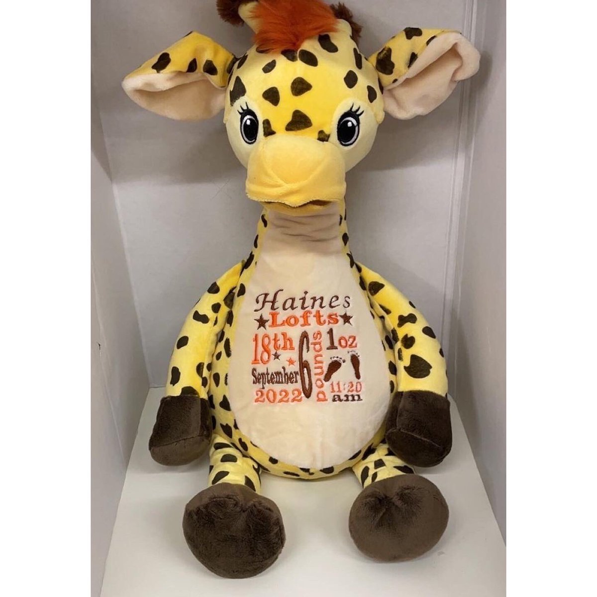 Our gorgeous giraffe cubbie is the perfect gift🦒 #giraffe #supportsmallbusiness #personalised #gift #Christmas