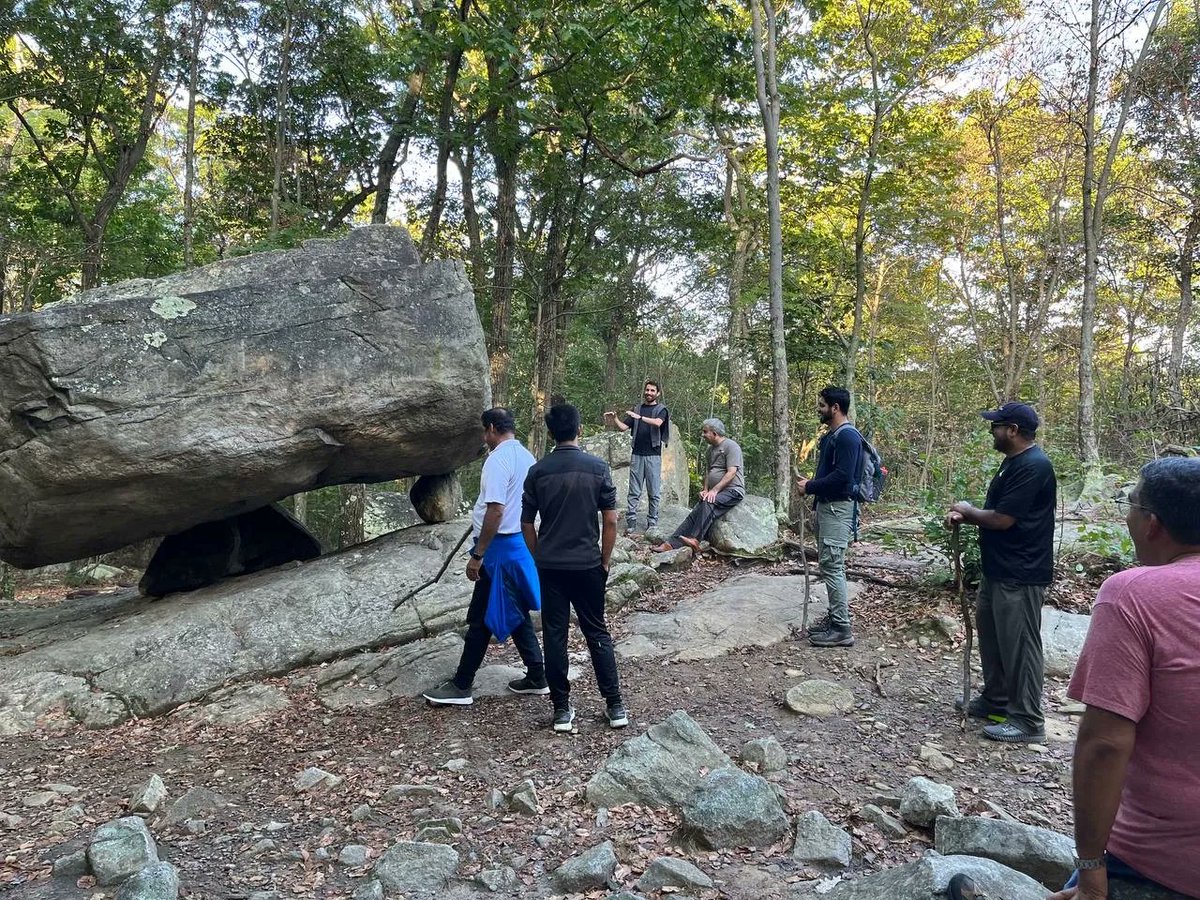 MuslimYouthUSA's tweet photo. Earlier this month, after coming together for morning prayers, our #MuslimYouth of @MKA_NorthJersey went for a hike together. Taking in views and building brotherhood while also appreciating the natural creation, #WhatMuslimsDo. #LivingConnectionWithAllah #FajrFir #MKAFit https://t.co/HDgF42ZRL7