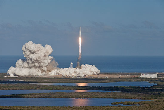 SpaceX successfully launched Falcon 1 #OnThisDay in 2008, becoming the first privately owned company to send a liquid-fueled rocket into orbit. 📷Kennedy Space Center/NASA