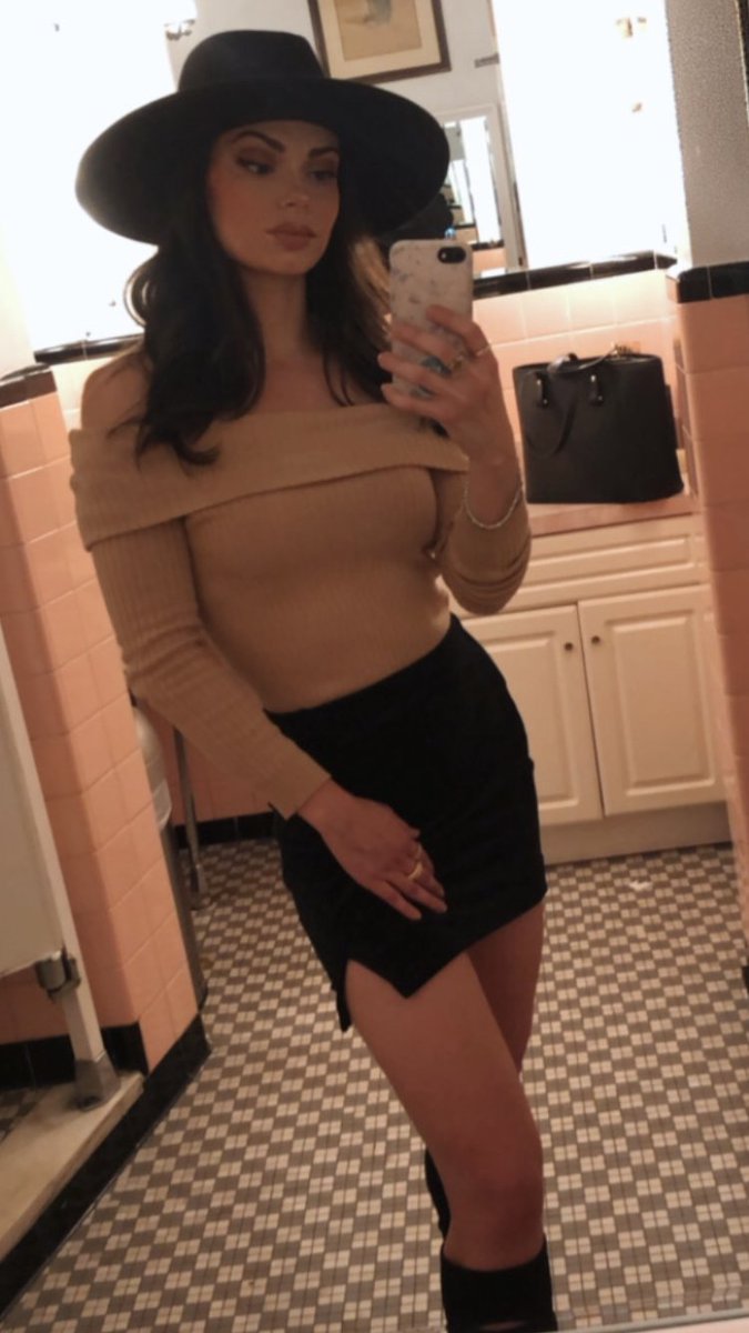 KimTaff's tweet photo. Drinks one pumpkin spice whatever https://t.co/ByZwUePGqV