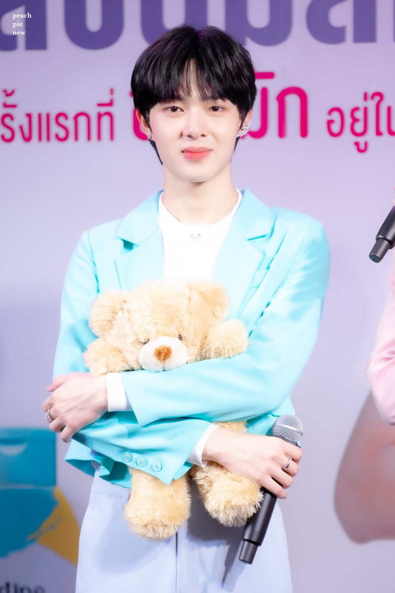 peachpienew's tweet photo. 220928 / 🧸🎀✨🤍

#LotionMistinexZeeNunew_OnTour
#NuNew #NanaNu 
#ซนซน #ZeeNuNew https://t.co/JiGt7PyoM9
