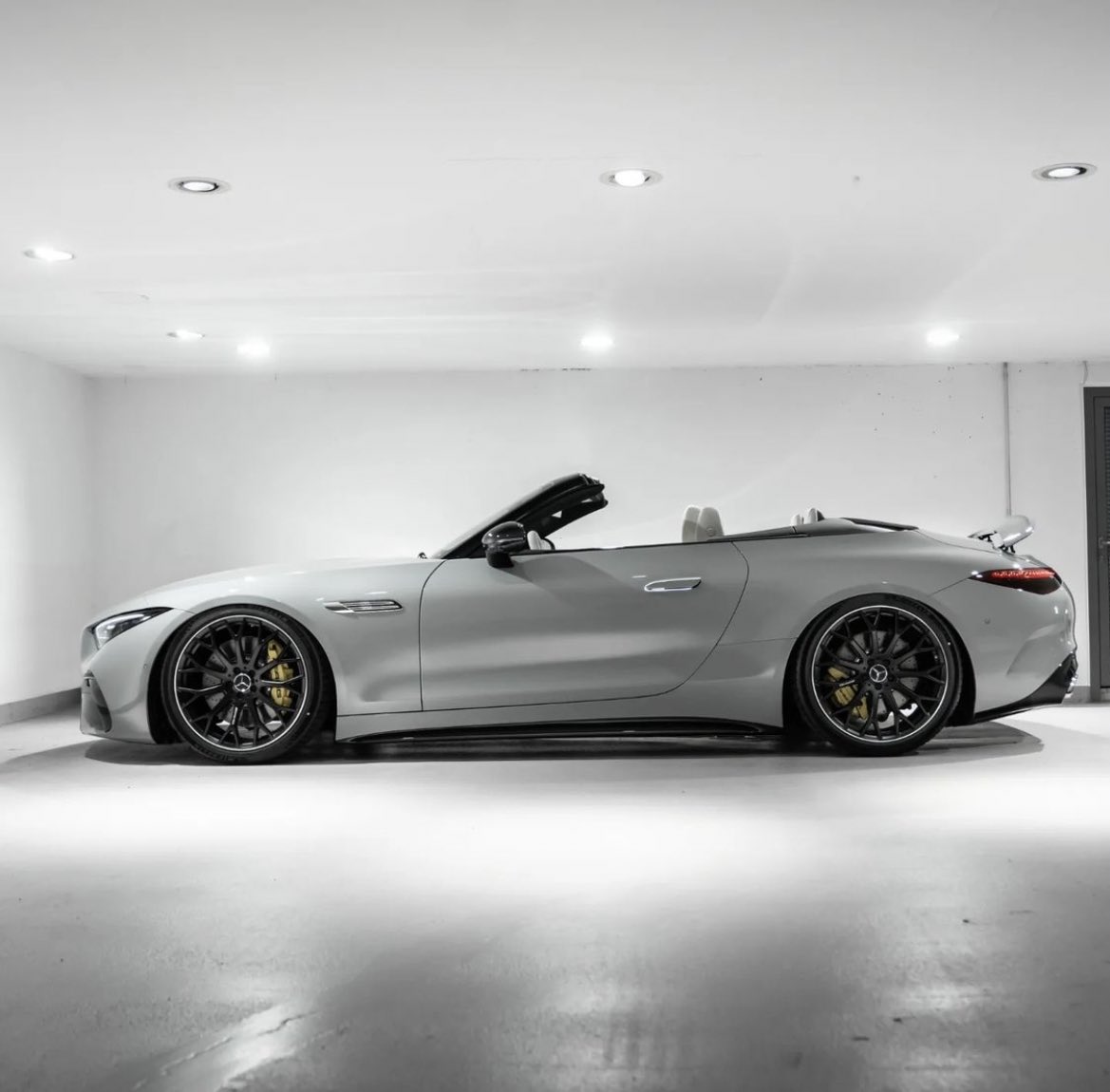 LuxuryCars365's tweet photo. Mercedes-Benz SL63 AMG 🕊️ https://t.co/vGveq10f3v