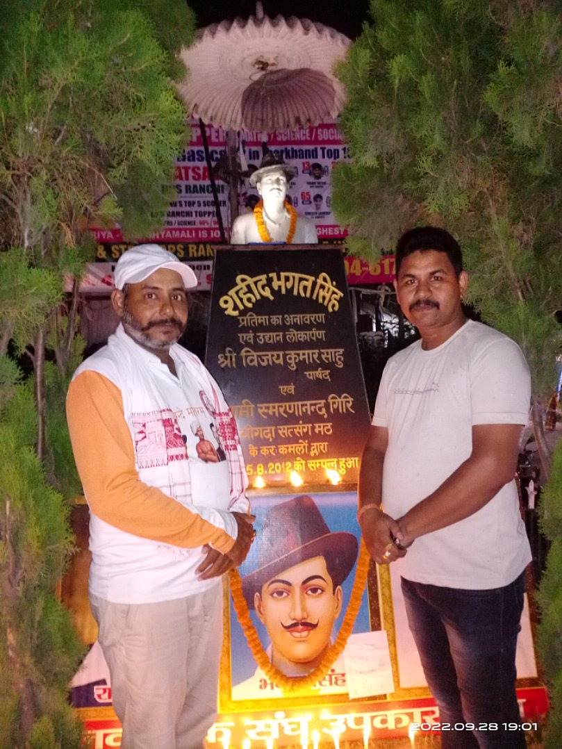 Jpyadavofficial's tweet photo. शहीदे आजम भगत सिंह जी की 115वीं जयंती पर कोटि कोटि नमन।
इस पुनीत अवसर पर दीप प्रज्वलित कर श्रद्धा सुमन अर्पित किया। https://t.co/Ym5cFZgXG2