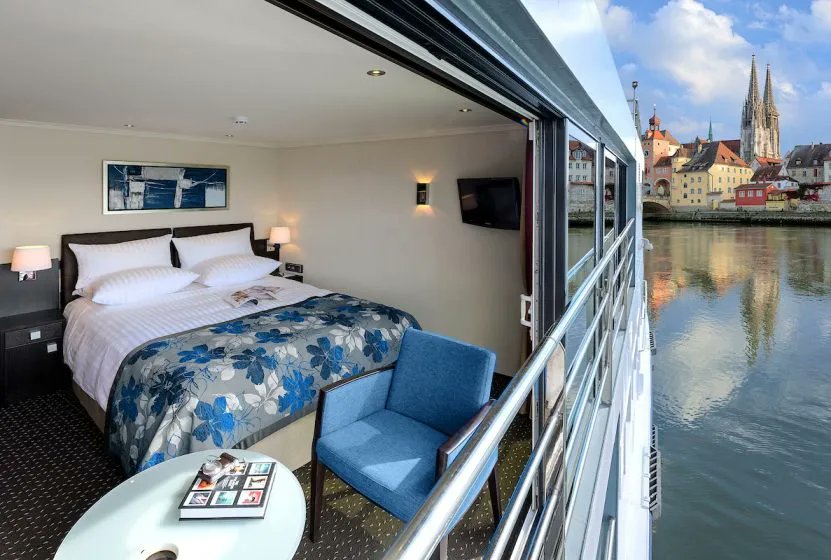 _SinglesTravel_'s tweet photo. Take the stress out of planning a vacation, check out why we love ❤️  River Cruising for 50+ Singles.  Just show up and have a great time.  Yes!  This is your suite!
https://t.co/dGWGJfMDbT https://t.co/Hvq4hShHFs