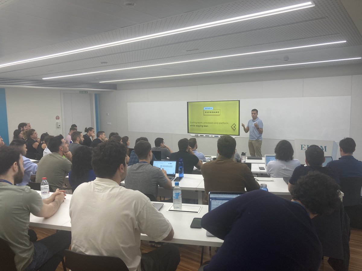 Que pasada los mentores tan top que pasan por el club #saas de <a href="/lanzaderaes/">Lanzadera</a>. Hoy hablando sobre cómo escalar manteniéndose Lean con <a href="/fesja/">Javier Escribano</a> founder y ex-cpo de ontruck entre otras!