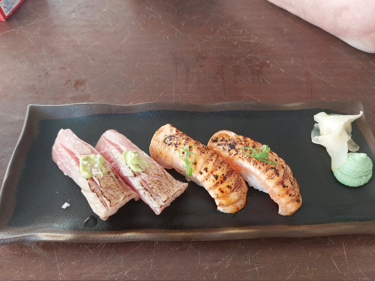 KanakoOkada4's tweet photo. #起業家
#スペイン
#やっと海
#やっと休みだ
日本にいるときは食べれなかった生魚。ドイツに住むようになってから、なぜかお寿司を食べる機会が増えた。ここCadiz  はマグロの本場らしい。人生初❗トロのお寿司。美味しいぞ。 https://t.co/qc0P6BF68T