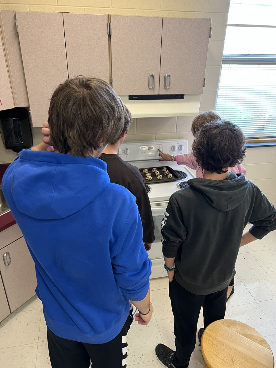 Sarah Lewis tweet media