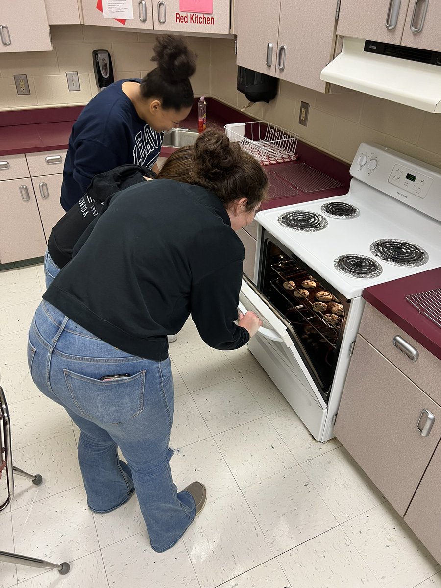 Sarah Lewis tweet media